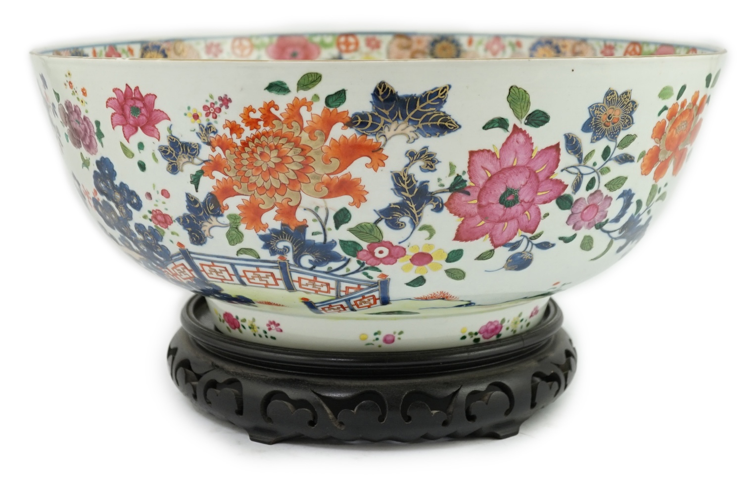 Please note some restoration - A large Chinese famille rose punch bowl, Qianlong period
